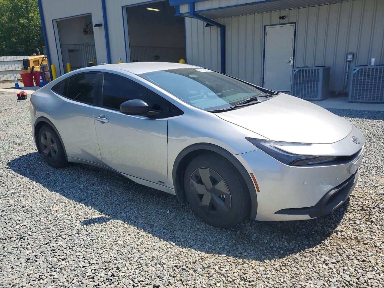 2025 Toyota Prius Le - Image 4