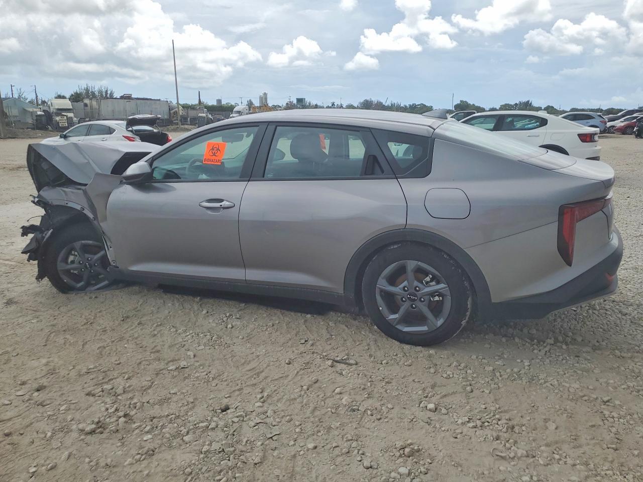 2025 Kia K4 Lxs - Image 2