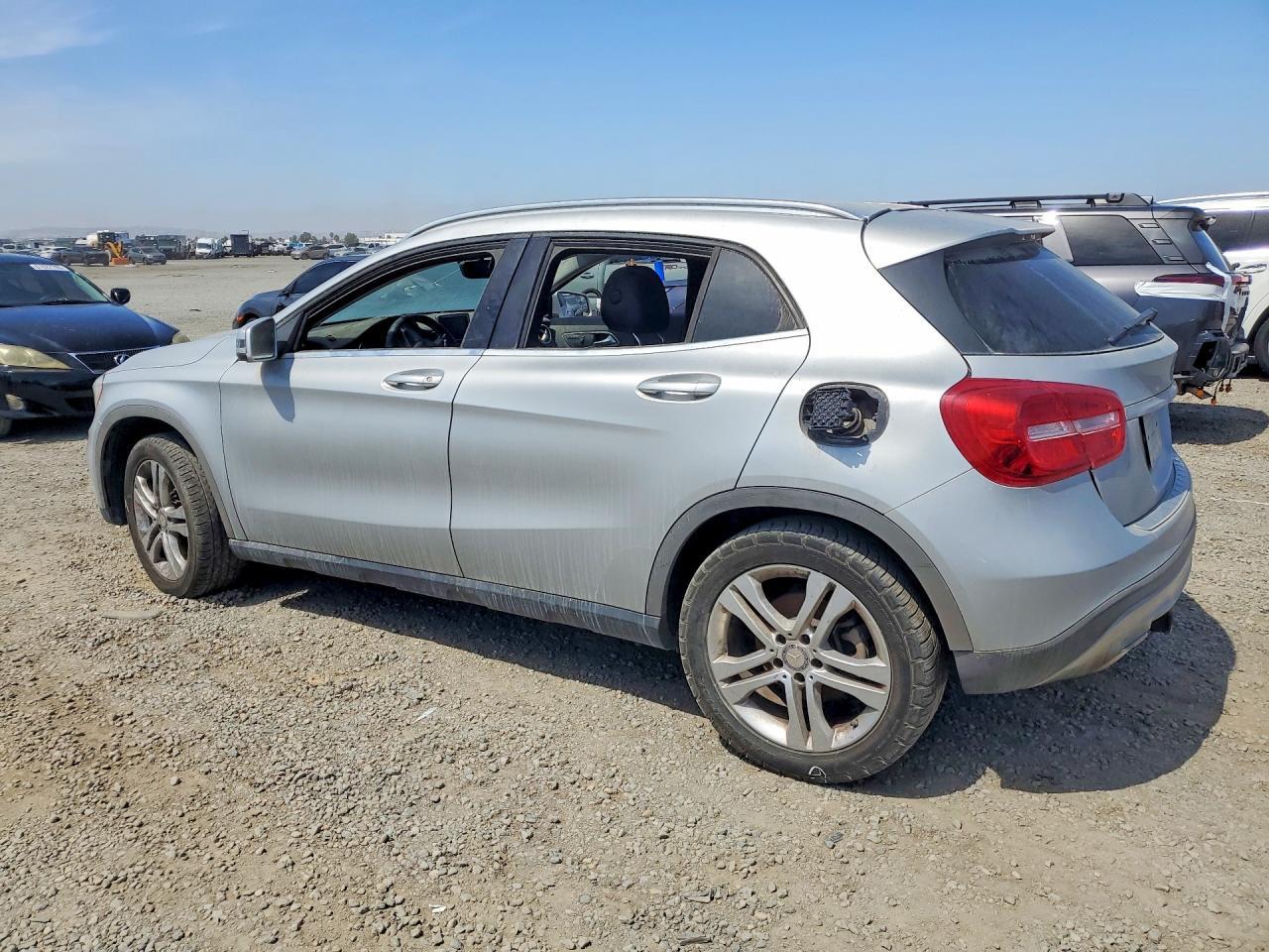 2015 Mercedes-Benz Gla 250 4Matic - Image 2