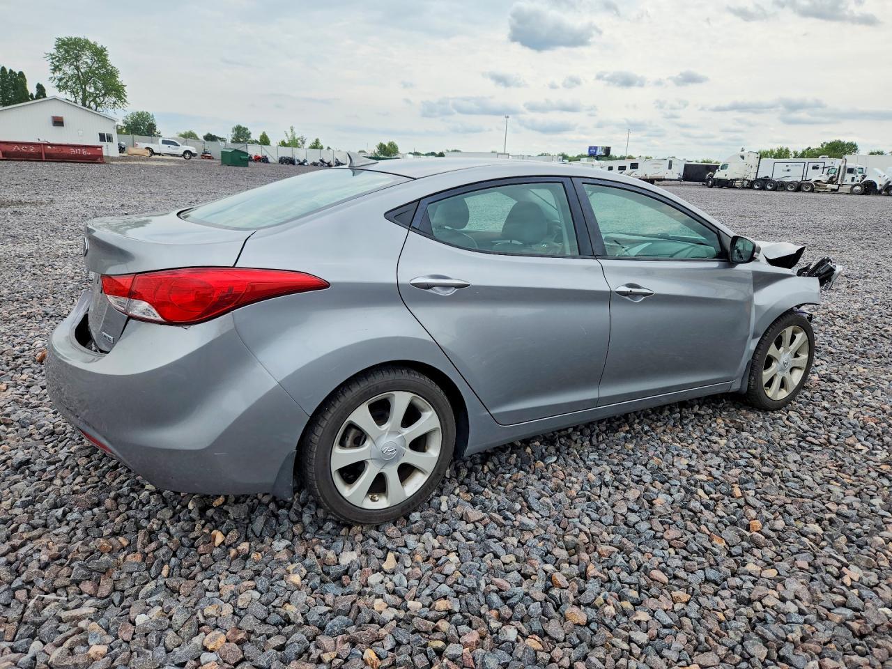 2013 Hyundai Elantra Limited - Image 3