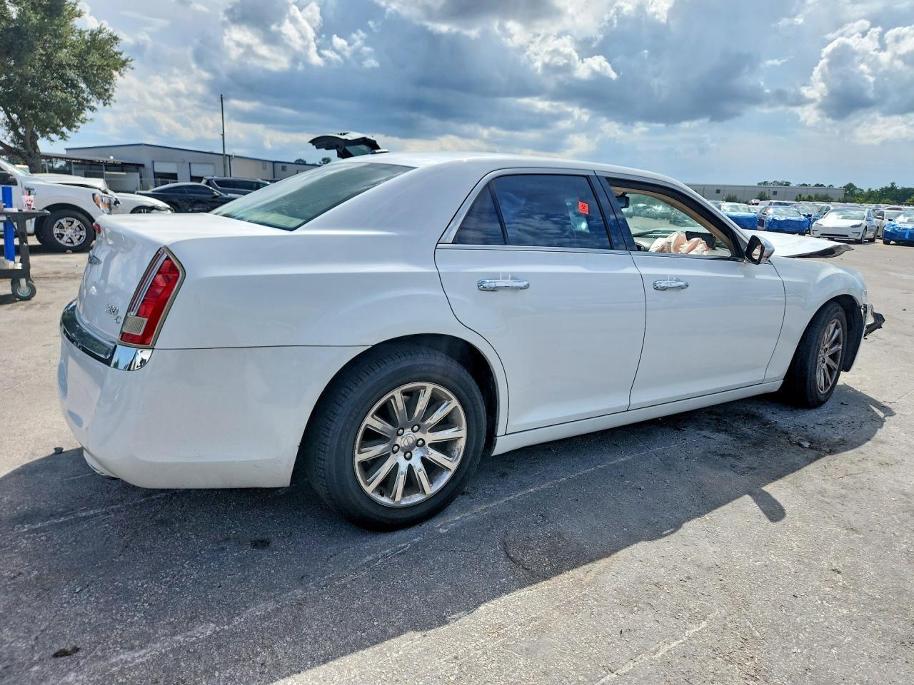 2013 Chrysler 300C - Image 3