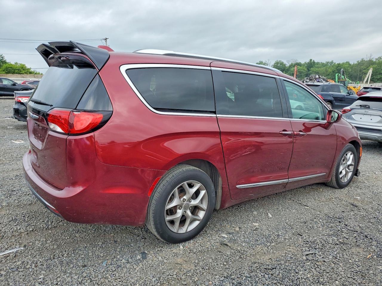 2018 Chrysler Pacifica Touring L Plus - Фото 3