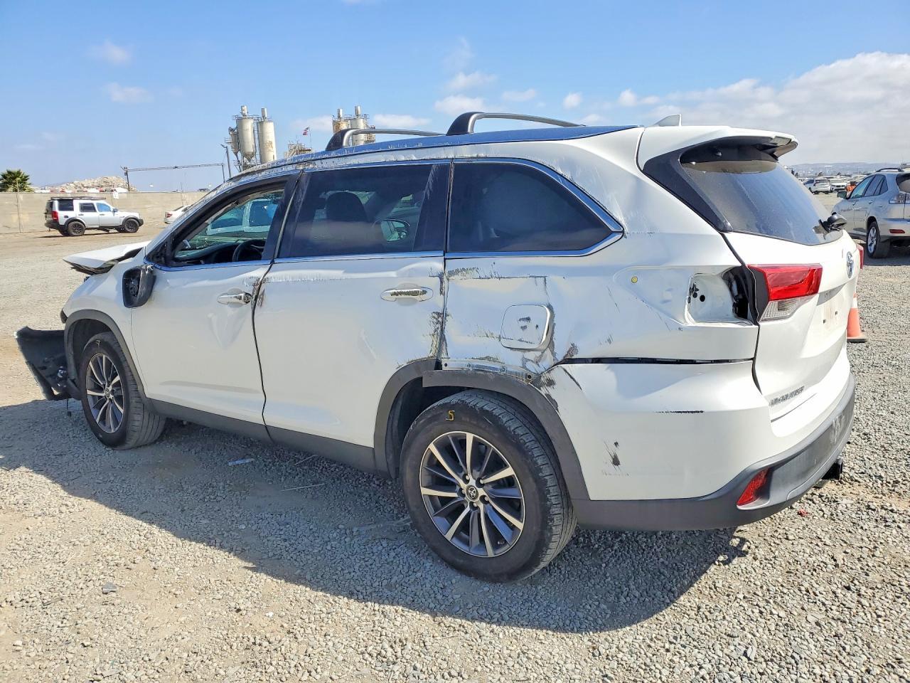 2019 Toyota Highlander Xle - Image 2