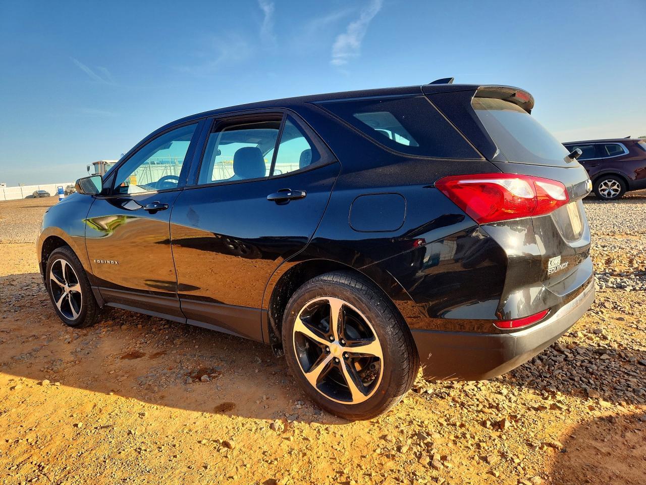 2018 Chevrolet Equinox Ls - Фото 2