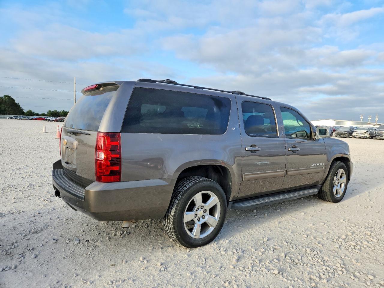 2014 Chevrolet Suburban C1500 Lt - Фото 3