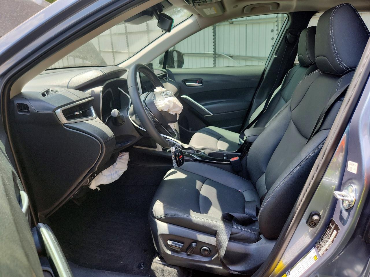 2025 Toyota Corolla Cross Xle - Image 7