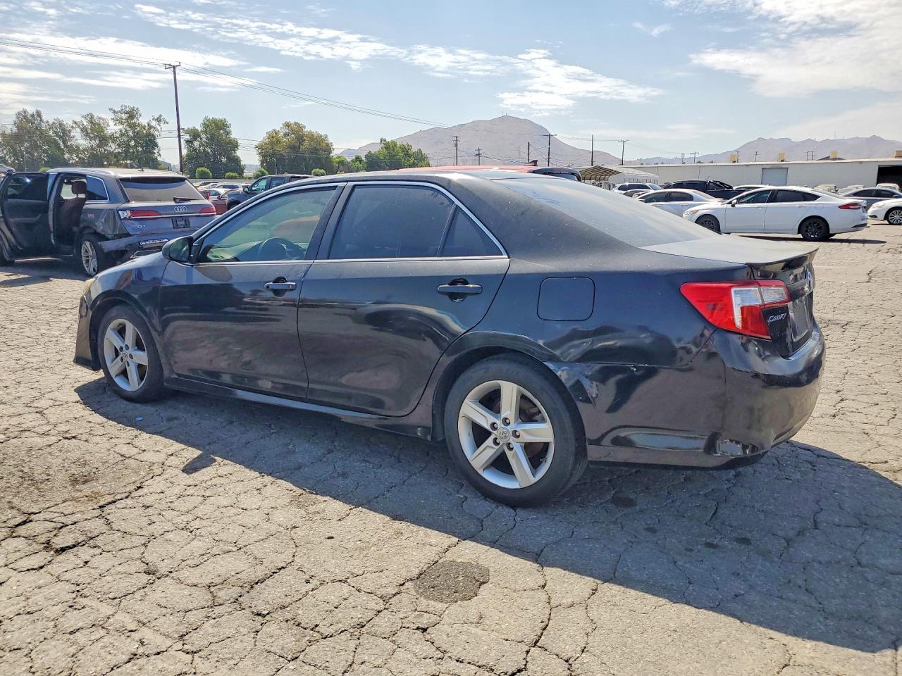2014 Toyota Camry Se - Фото 2