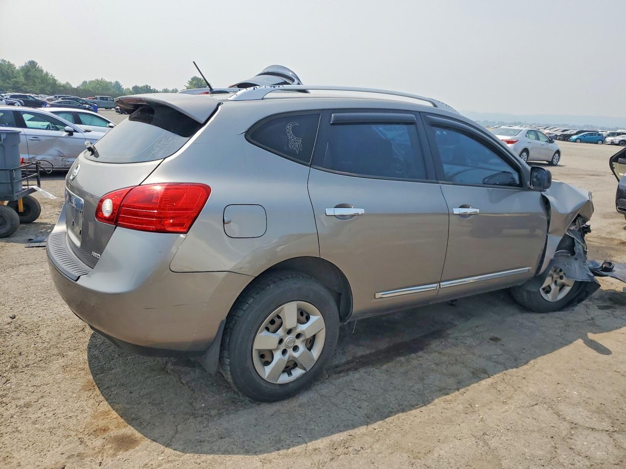 2014 Nissan Rogue Select S - Image 3