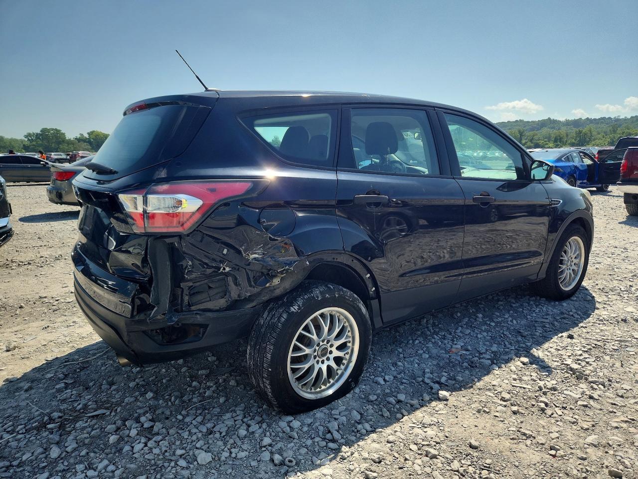 2017 Ford Escape S - Фото 3