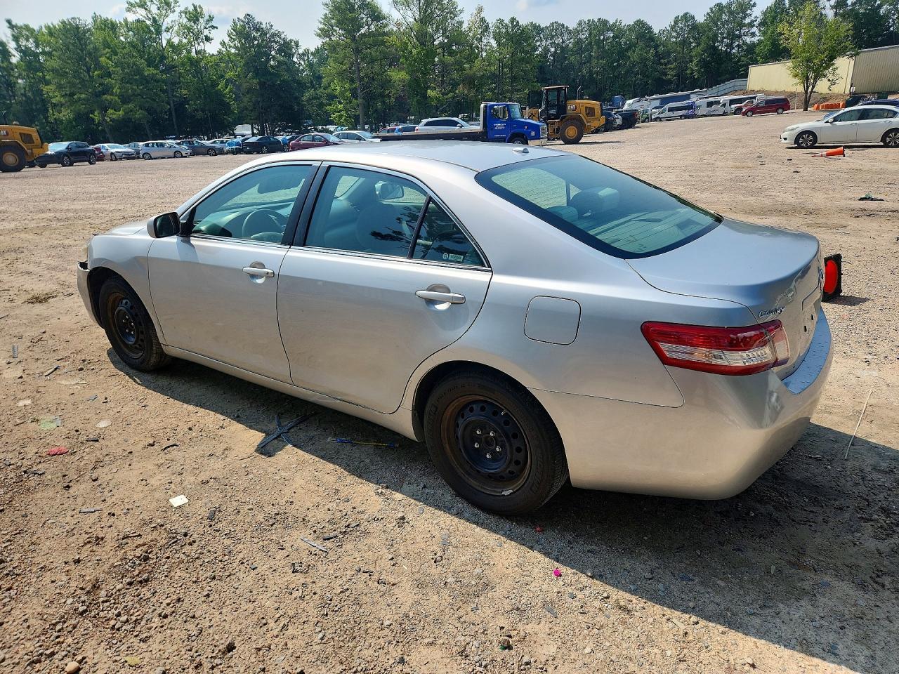 2011 Toyota Camry Le - Image 2