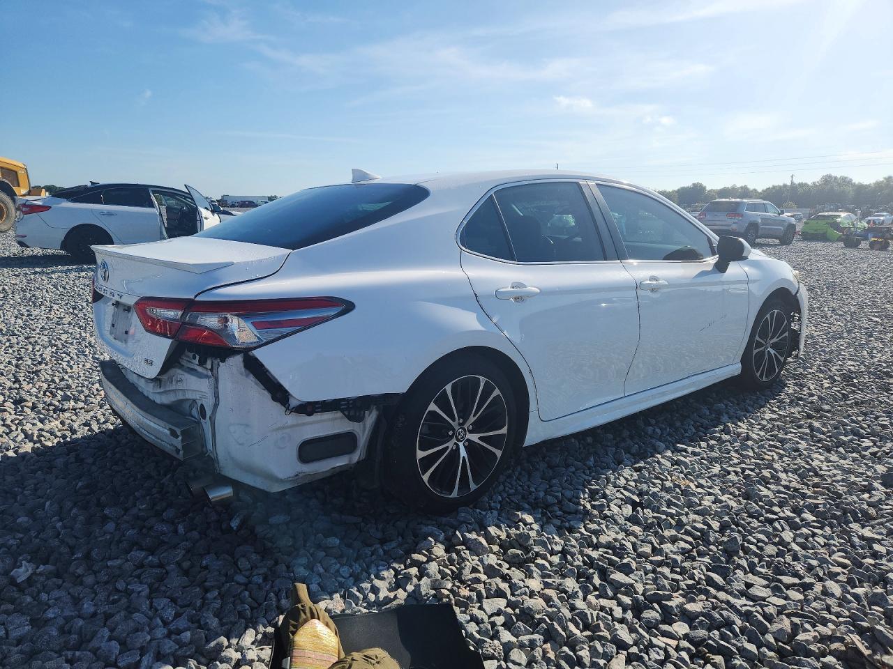 2019 Toyota Camry Se - Image 3
