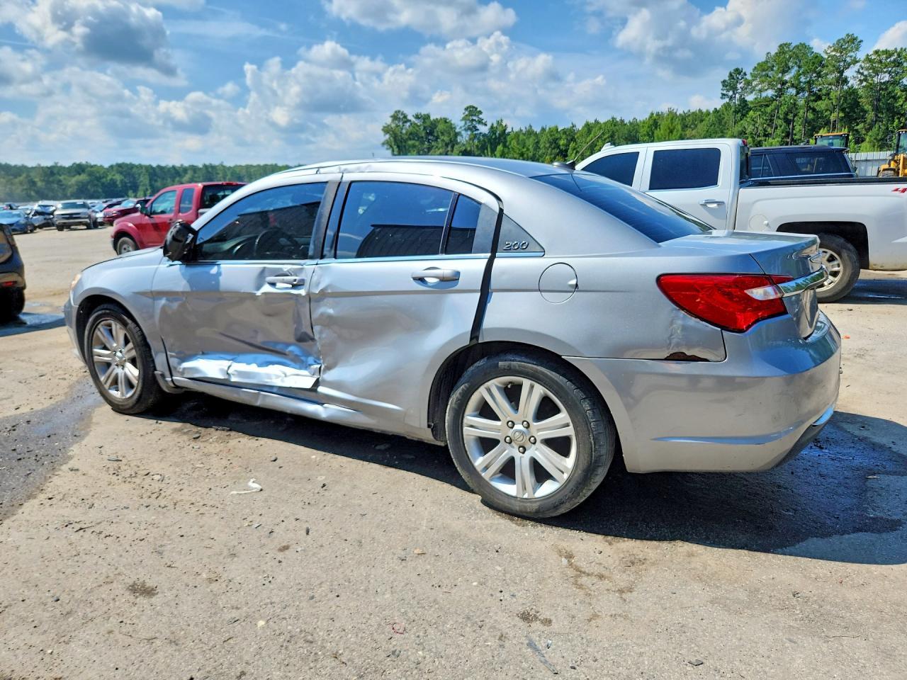 2013 Chrysler 200 Touring - Фото 2