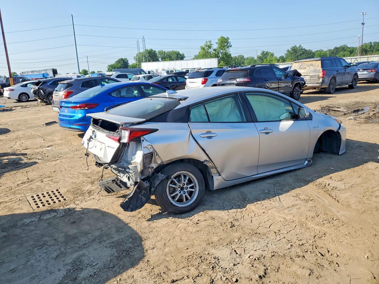 2020 Toyota Prius Le - Image 3
