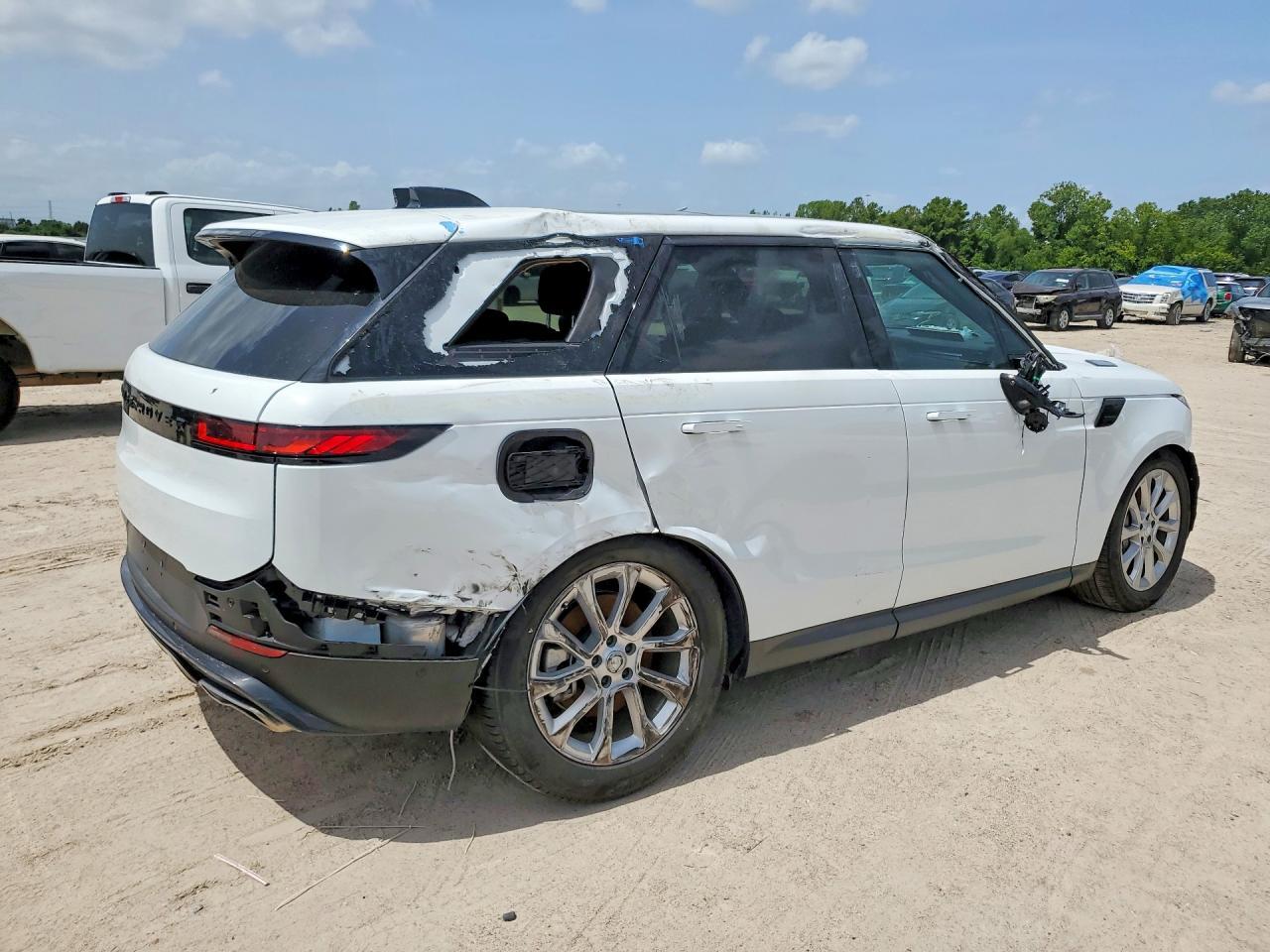 2025 Land Rover Range Rover Sport Se - Image 3