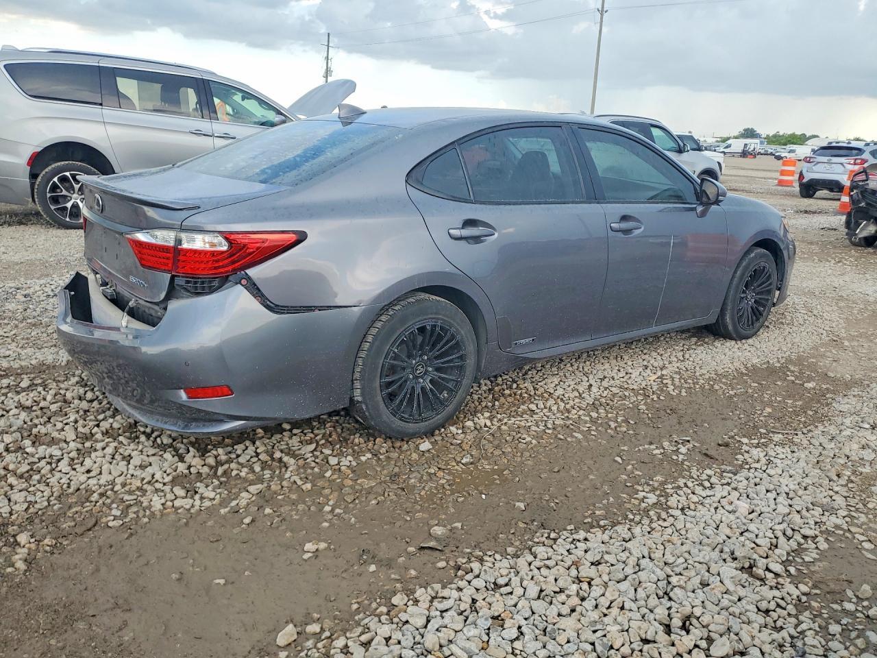 2015 Lexus Es 300H - Image 3