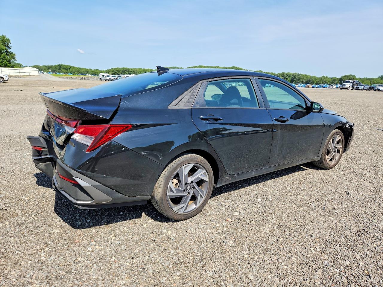 2025 Hyundai Elantra Sel Sport - Фото 3