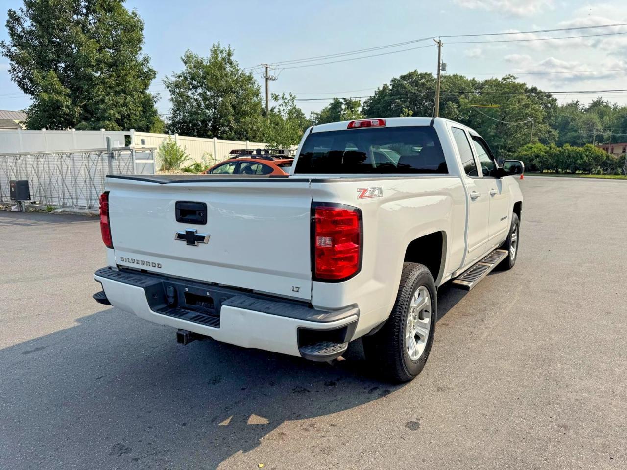 2017 Chevrolet Silverado K1500 Lt - Image 3