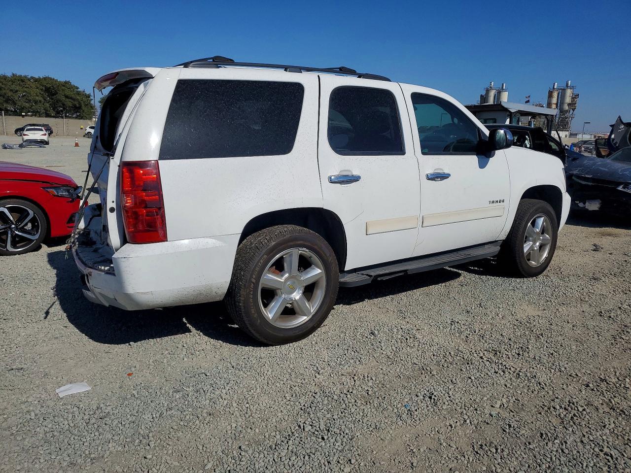 2011 Chevrolet Tahoe C1500 Ls - Фото 3