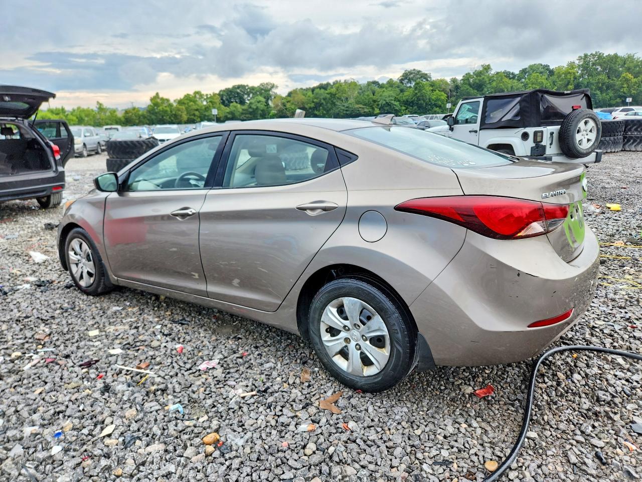 2016 Hyundai Elantra Se - Image 2