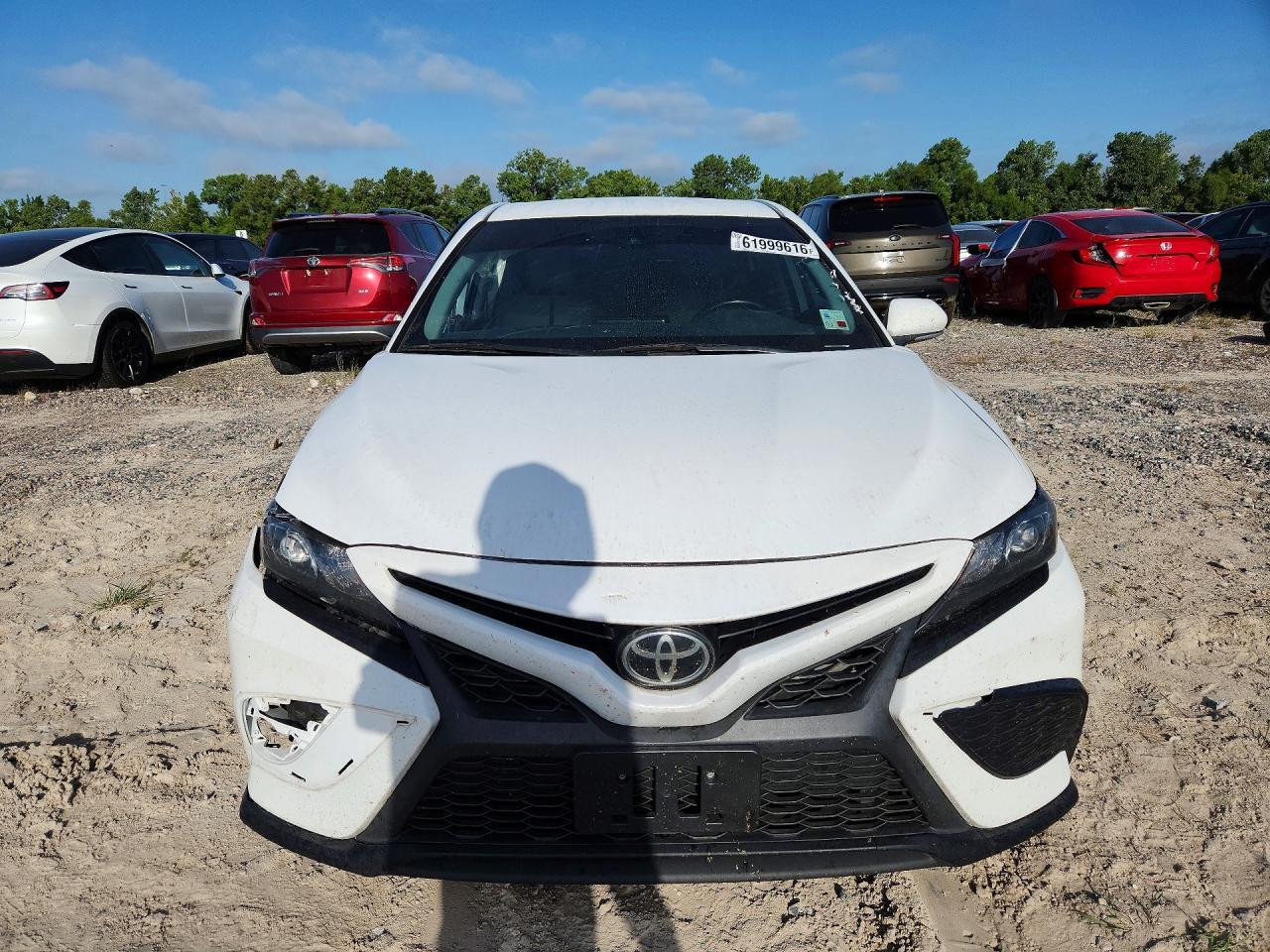 2022 Toyota Camry Se - Фото 5