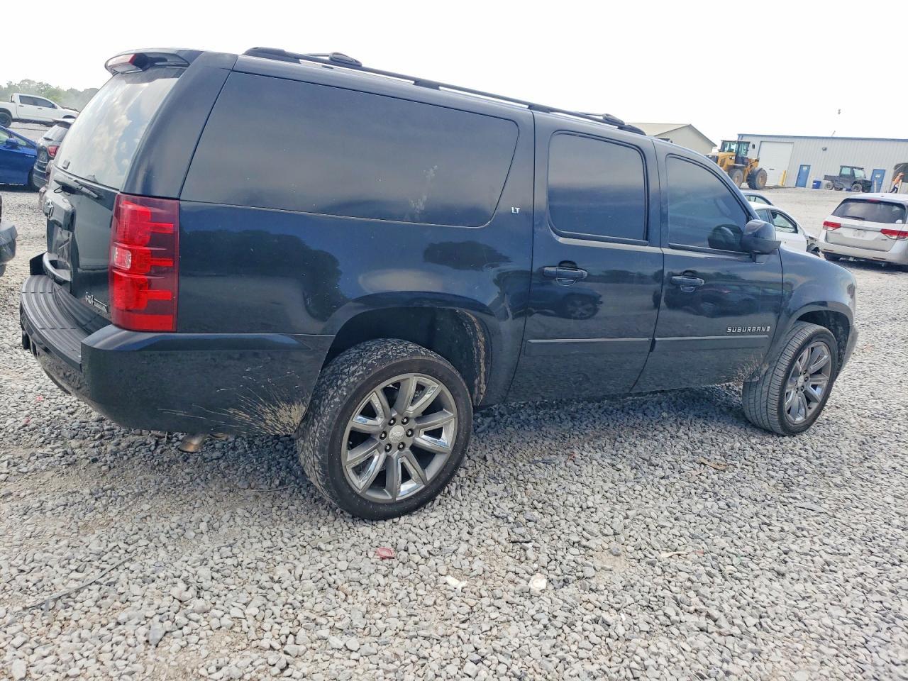 2007 Chevrolet Suburban K1500 - Image 3