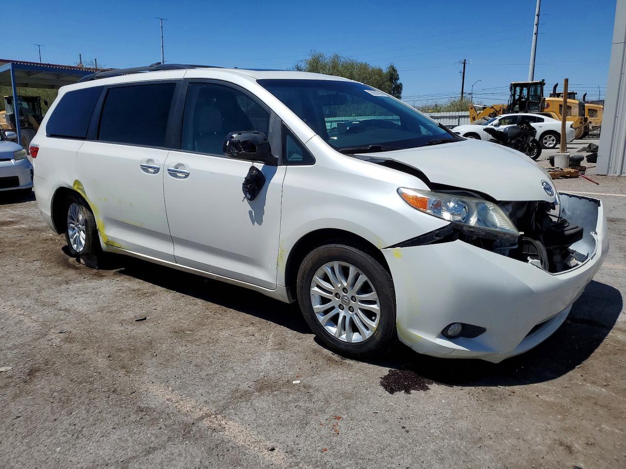 2017 Toyota Sienna Xle 8-Passenger - Фото 4