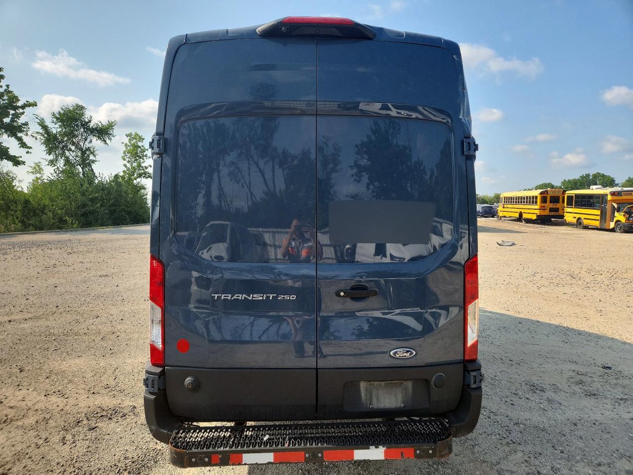 2020 Ford Transit 250 Delivery Van - Фото 6