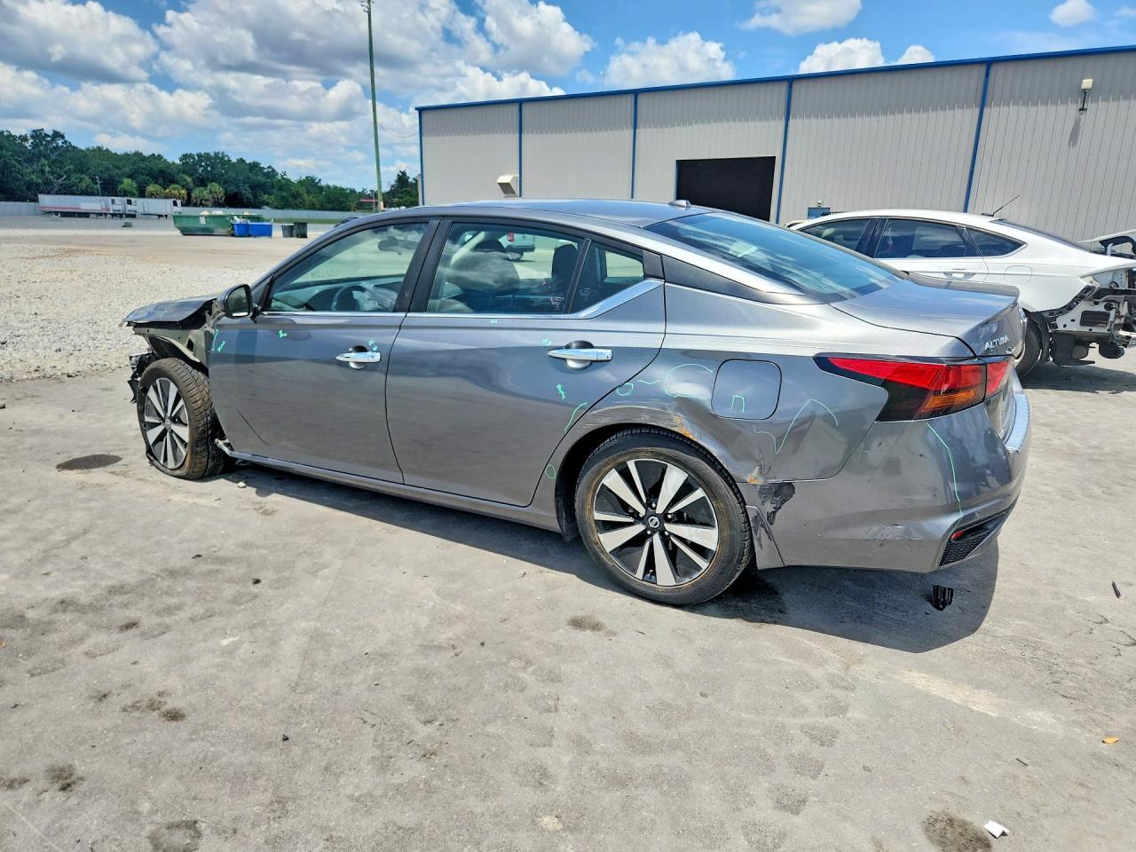 2022 Nissan Altima - Фото 2