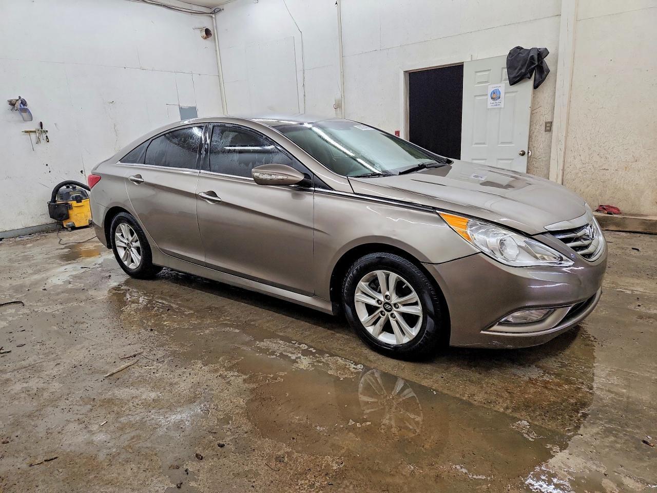 2014 Hyundai Sonata Gls - Image 4