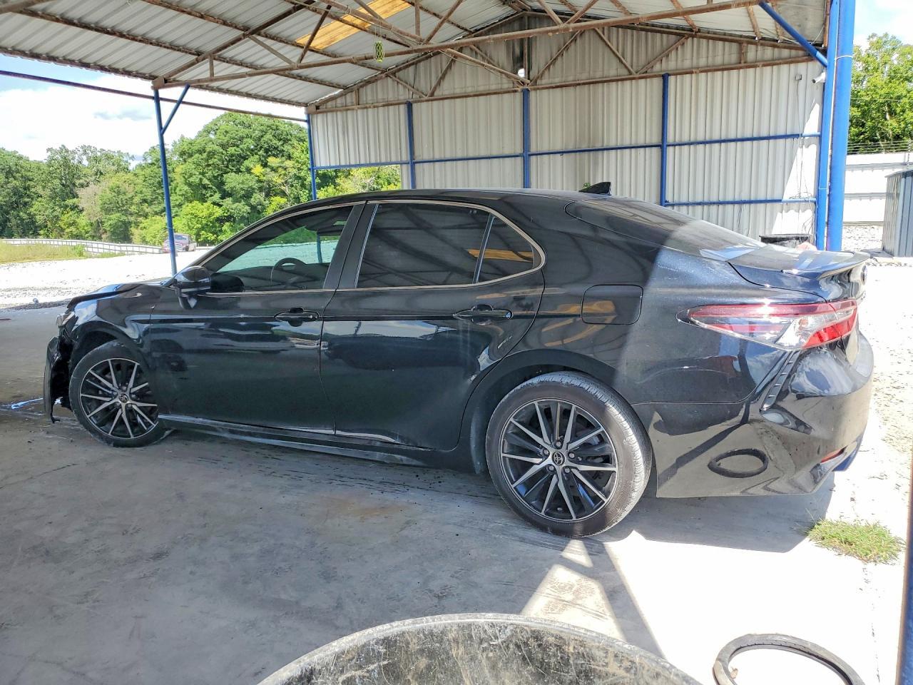2021 Toyota Camry Se - Image 2