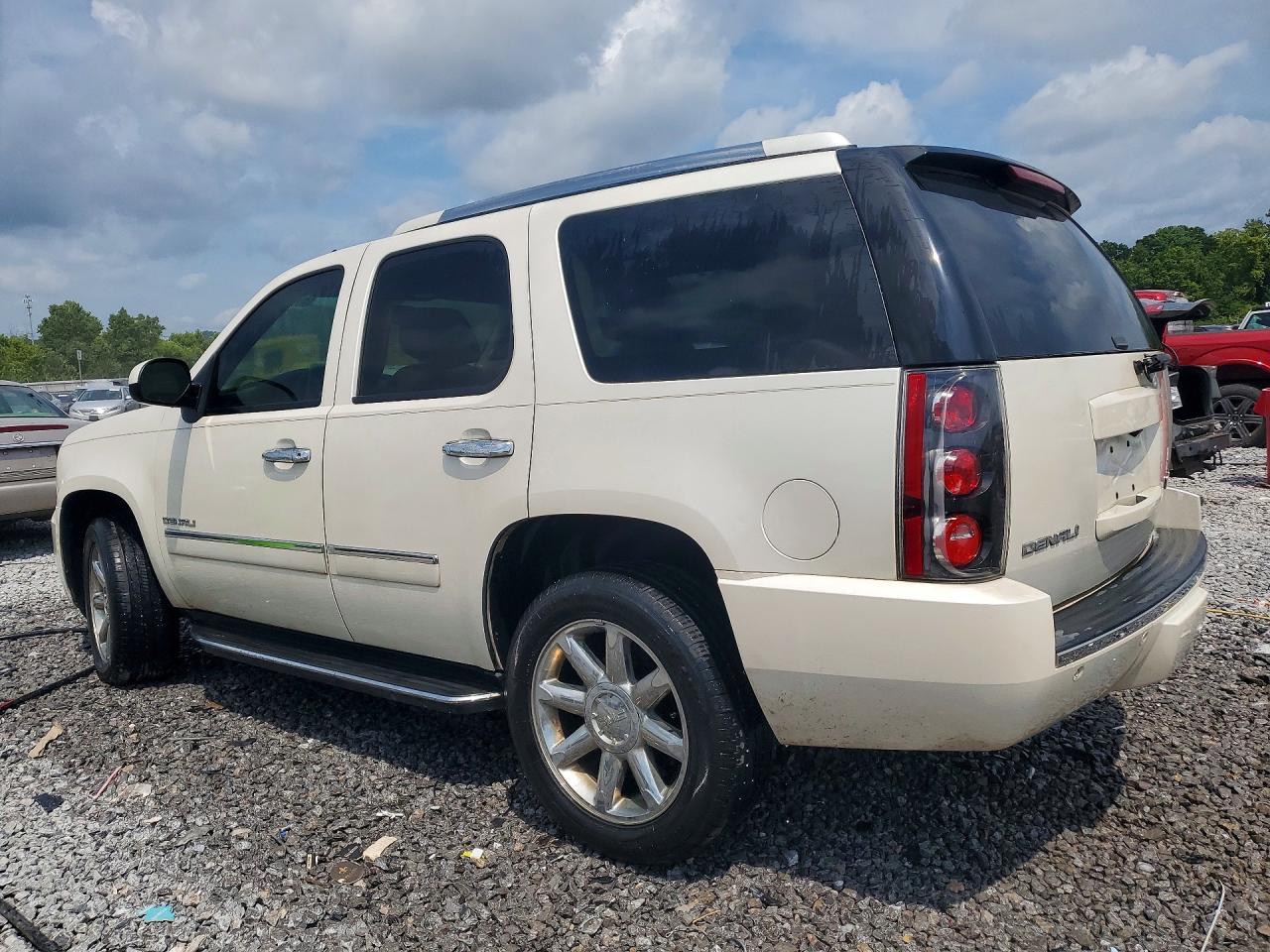 2012 GMC Yukon Denali - Image 2