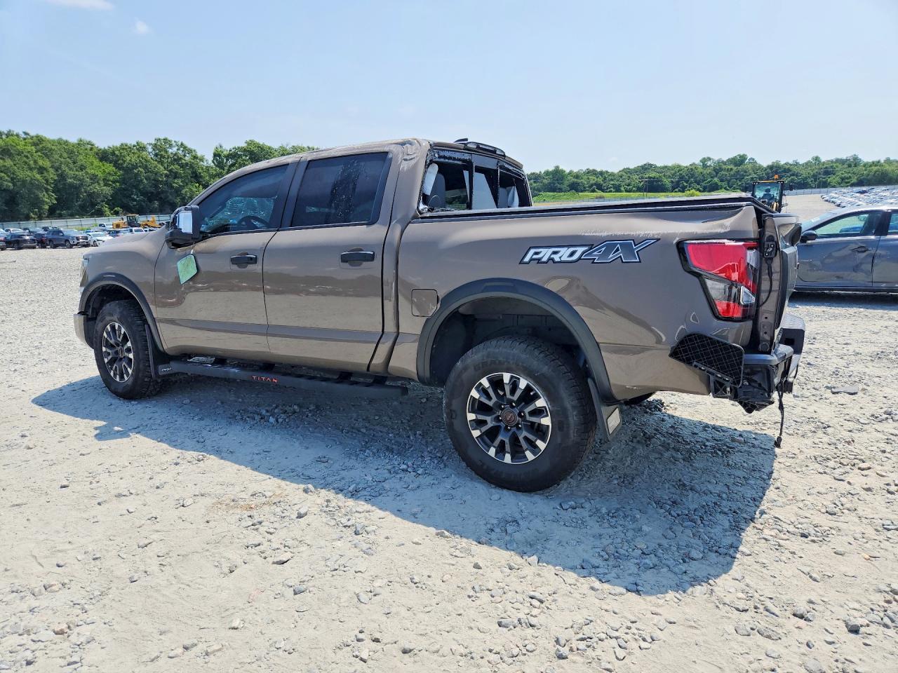 2024 Nissan Titan Pro-4X - Фото 2