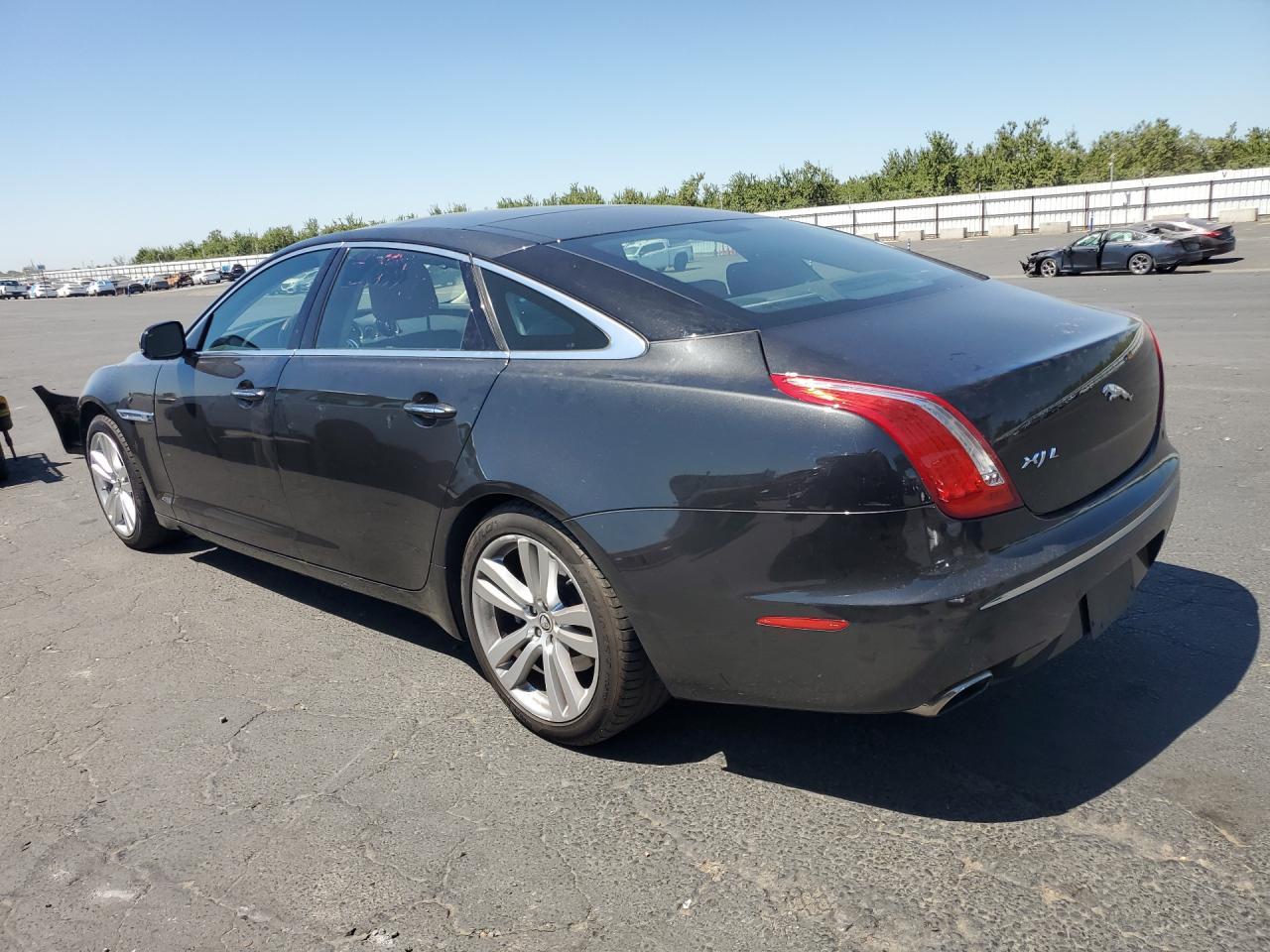 2011 Jaguar Xjl - Image 2