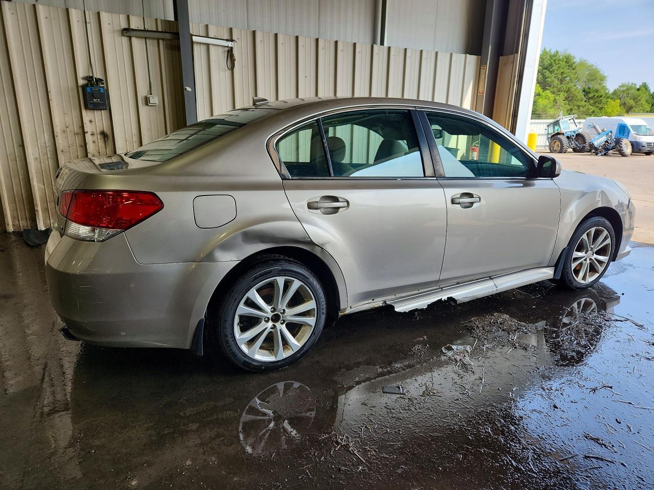 2014 Subaru Legacy 2.5I Premium - Image 3