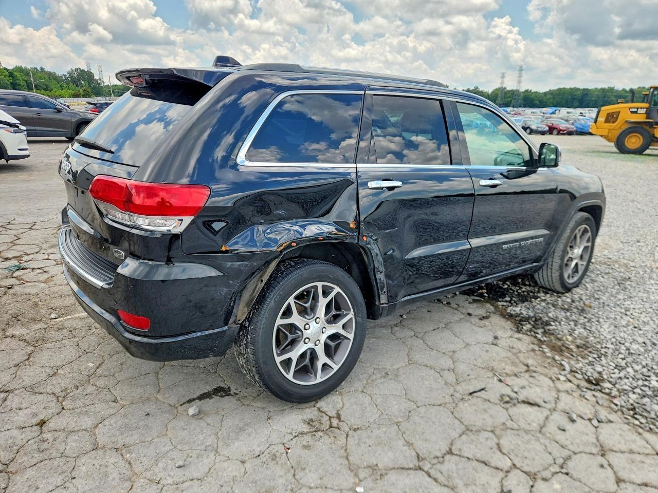 2020 Jeep Grand Cherokee Overland - Image 3