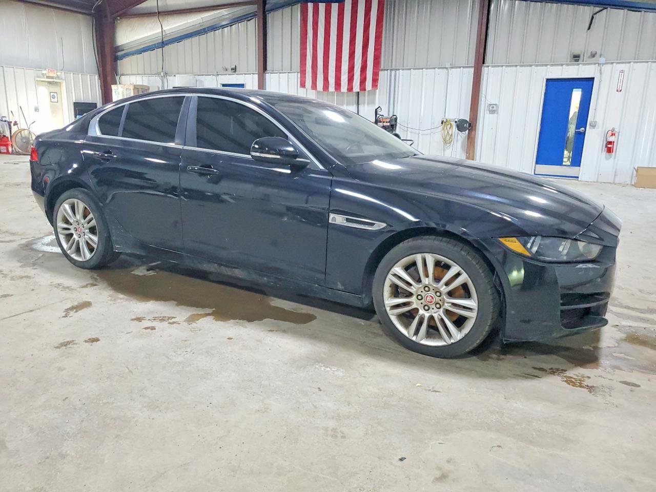 2019 Jaguar Xe - Фото 4