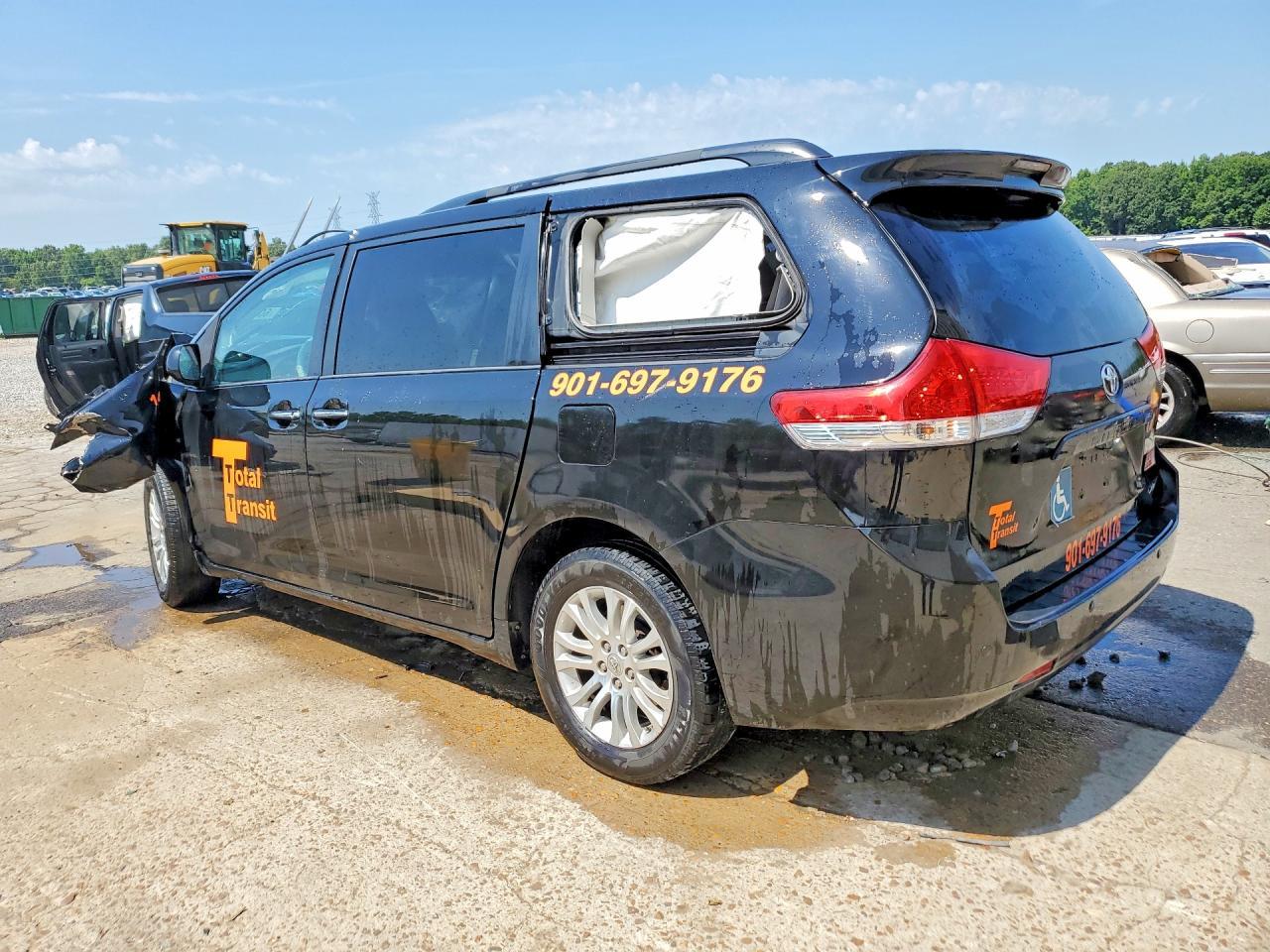 2014 Toyota Sienna Xle 8-Passenger - Фото 2