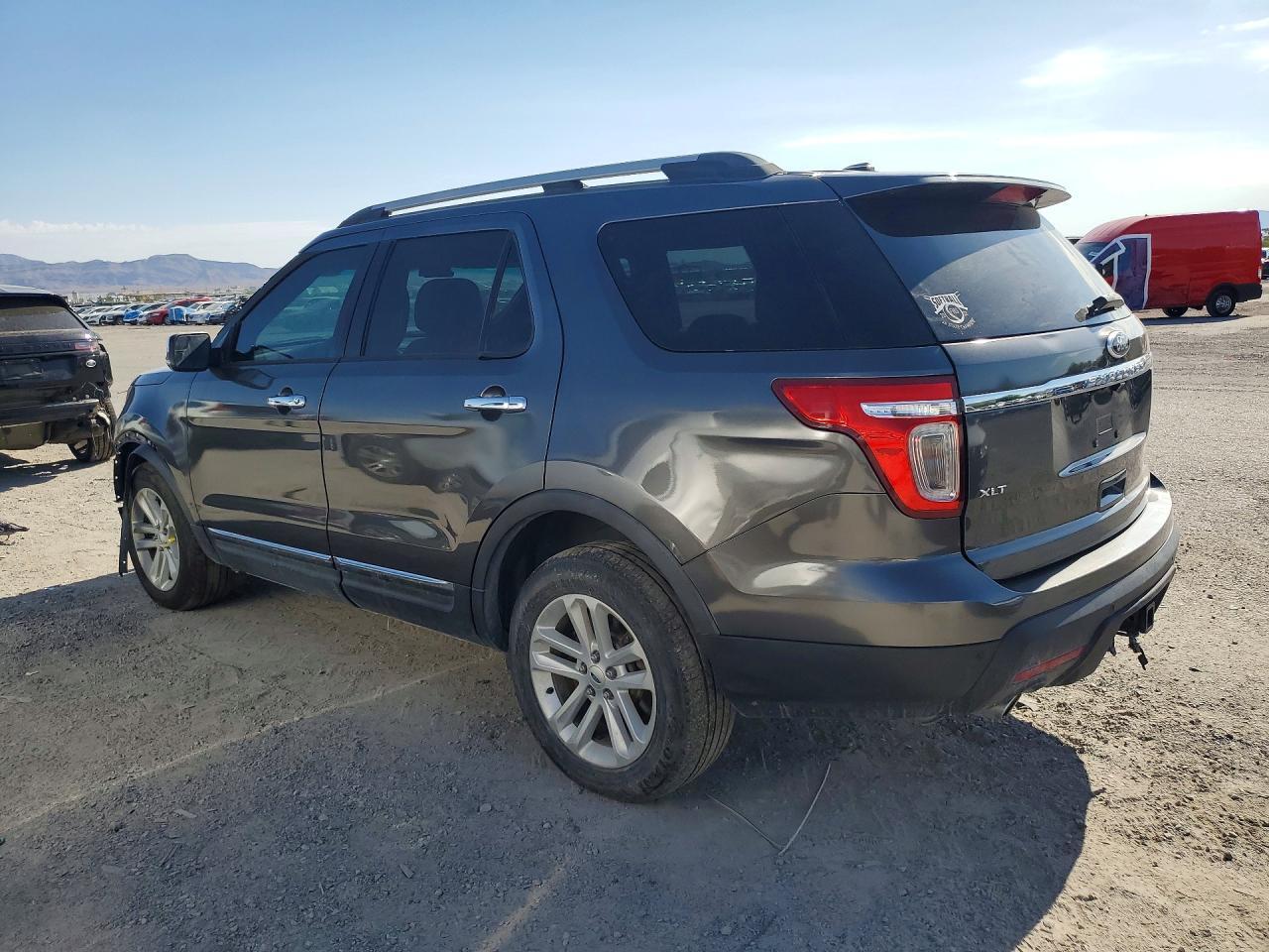 2015 Ford Explorer Xlt - Image 2