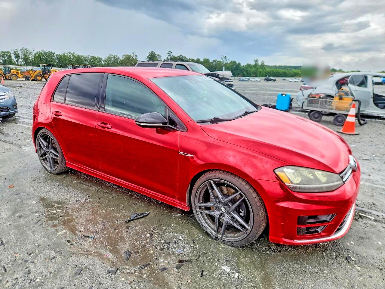 2016 Volkswagen Golf R - Image 4