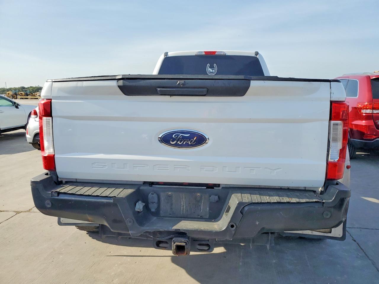 2019 Ford F350 Super Duty - Фото 6