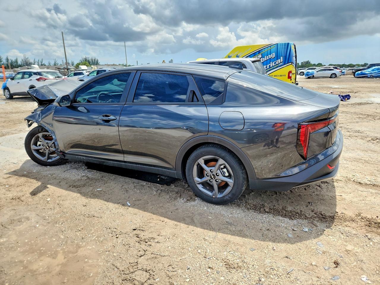 2025 Kia K4 Lxs - Image 2
