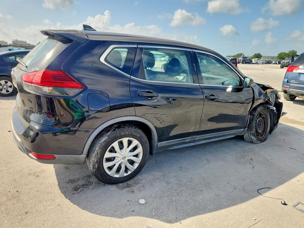 2017 Nissan Rogue S - Image 3