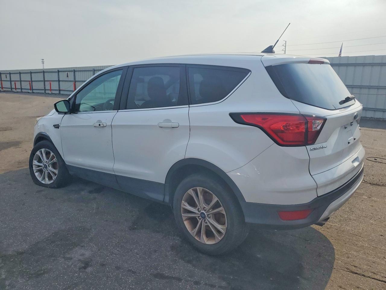 2019 Ford Escape Se - Фото 2