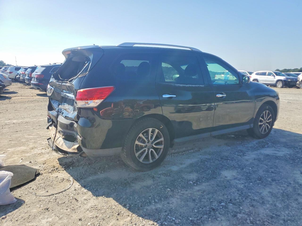 2016 Nissan Pathfinder S - Фото 3