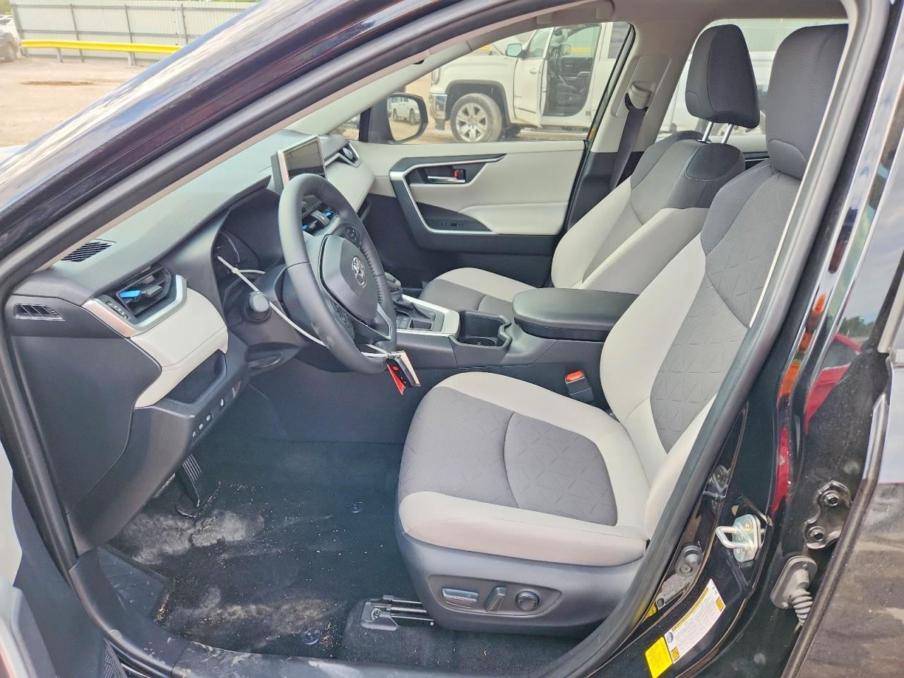 2025 Toyota Rav4 Xle - Image 7
