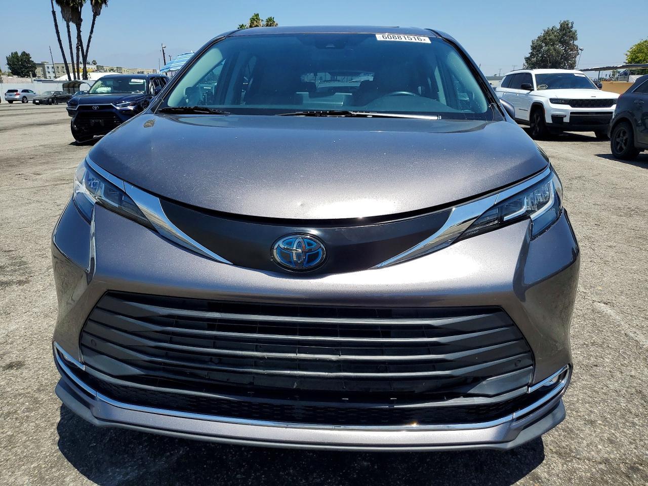 2022 Toyota Sienna Xle - Фото 5