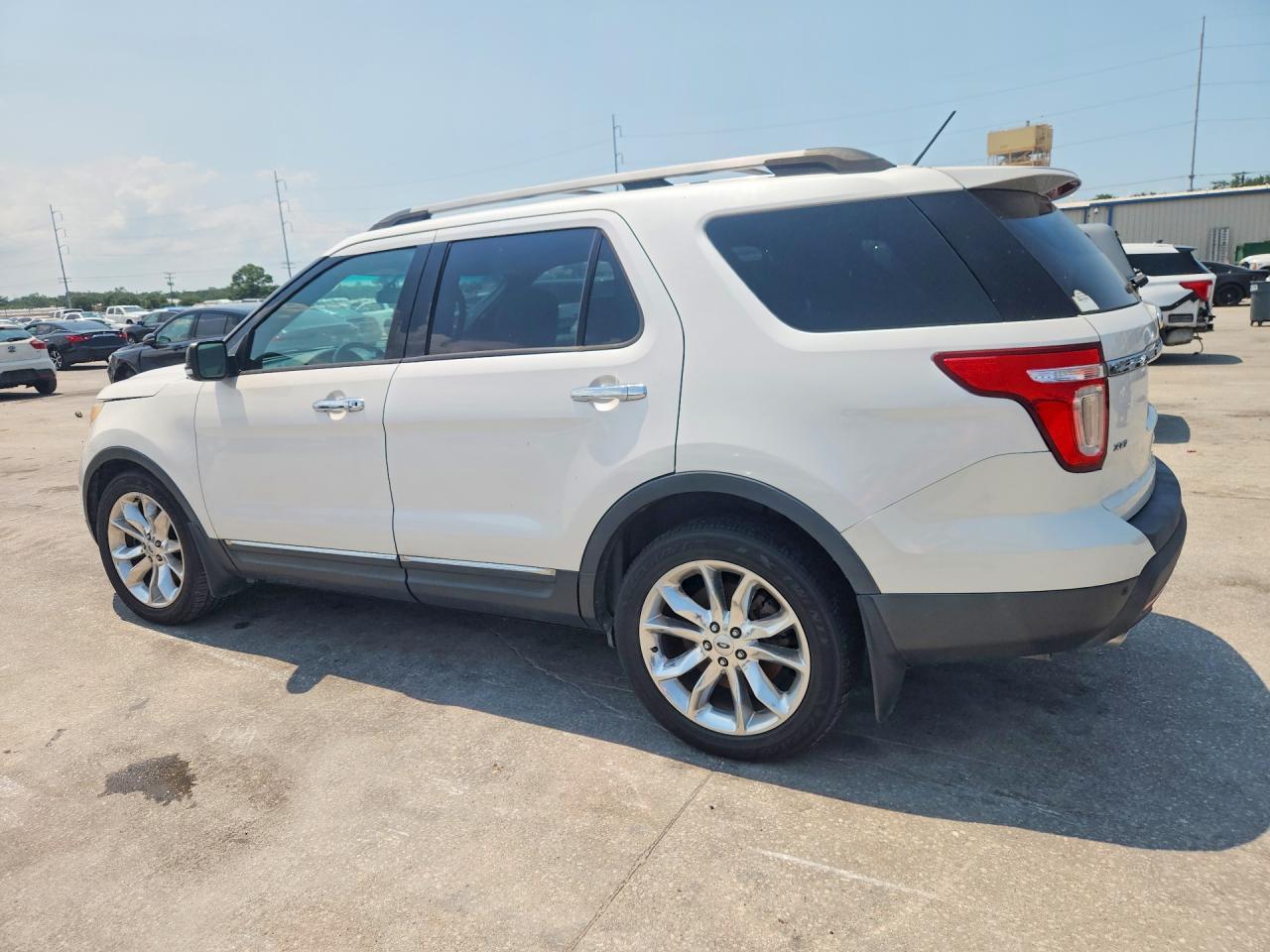 2015 Ford Explorer Xlt - Image 2