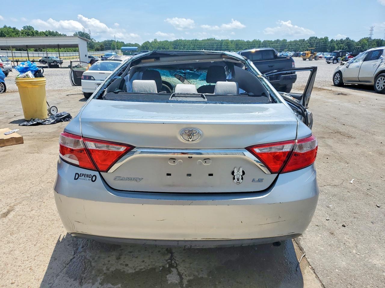 2015 Toyota Camry Le - Фото 6