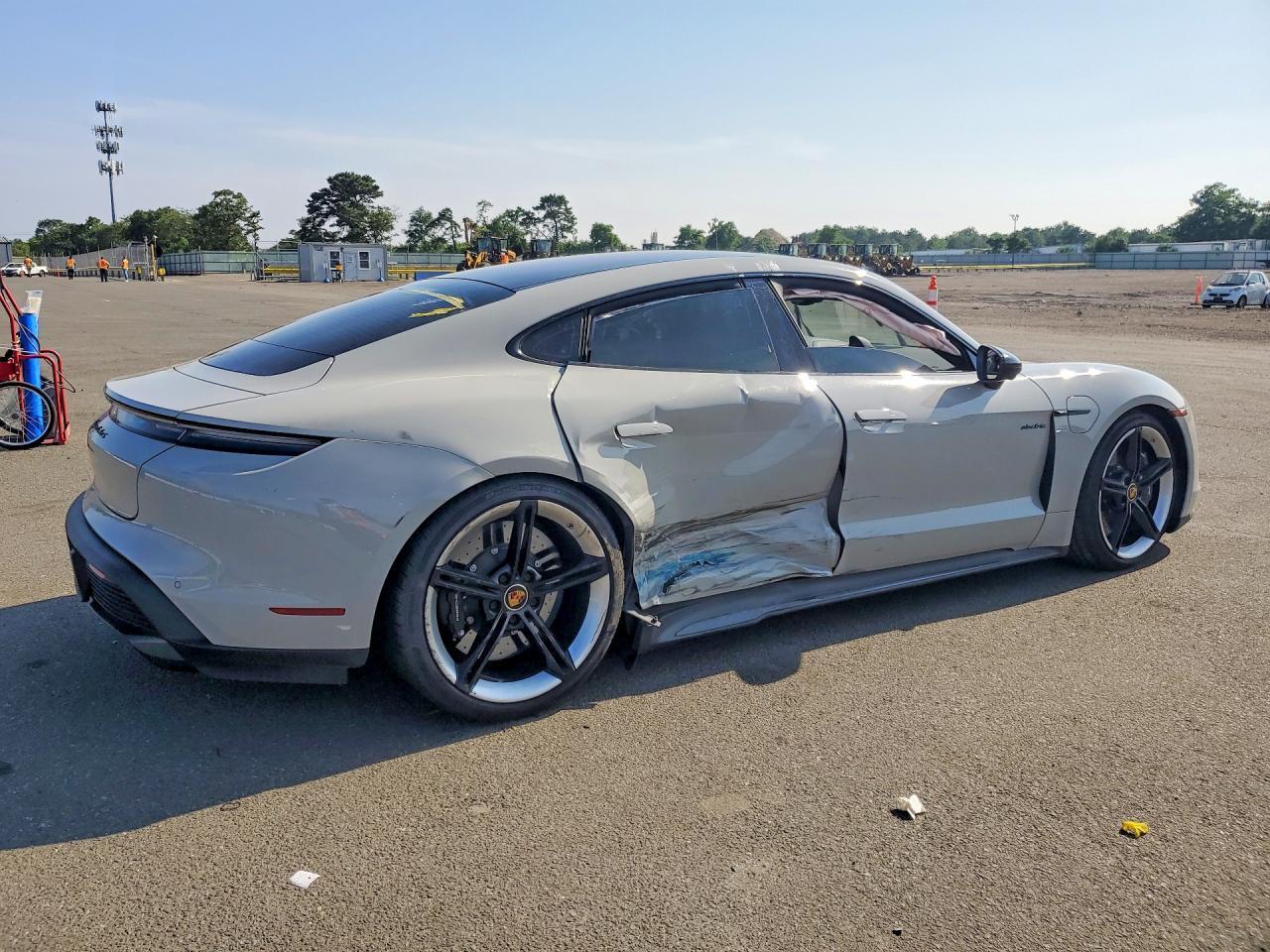2021 Porsche Taycan Turbo - Фото 3