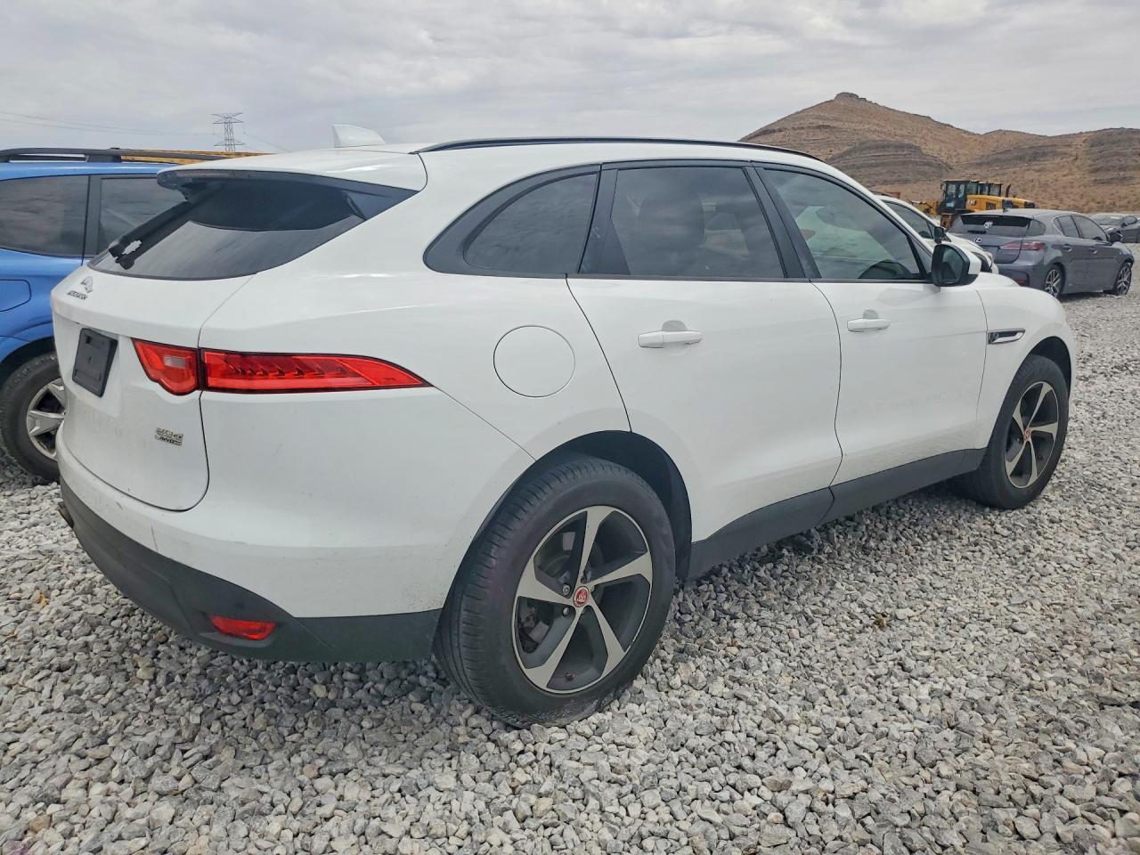 2017 Jaguar F-Pace Premium - Image 3